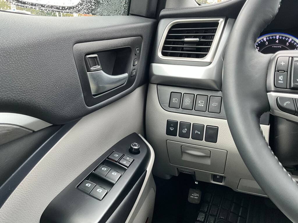 Used 2019 Toyota Highlander Limited Platinum AWD/4WD image 24