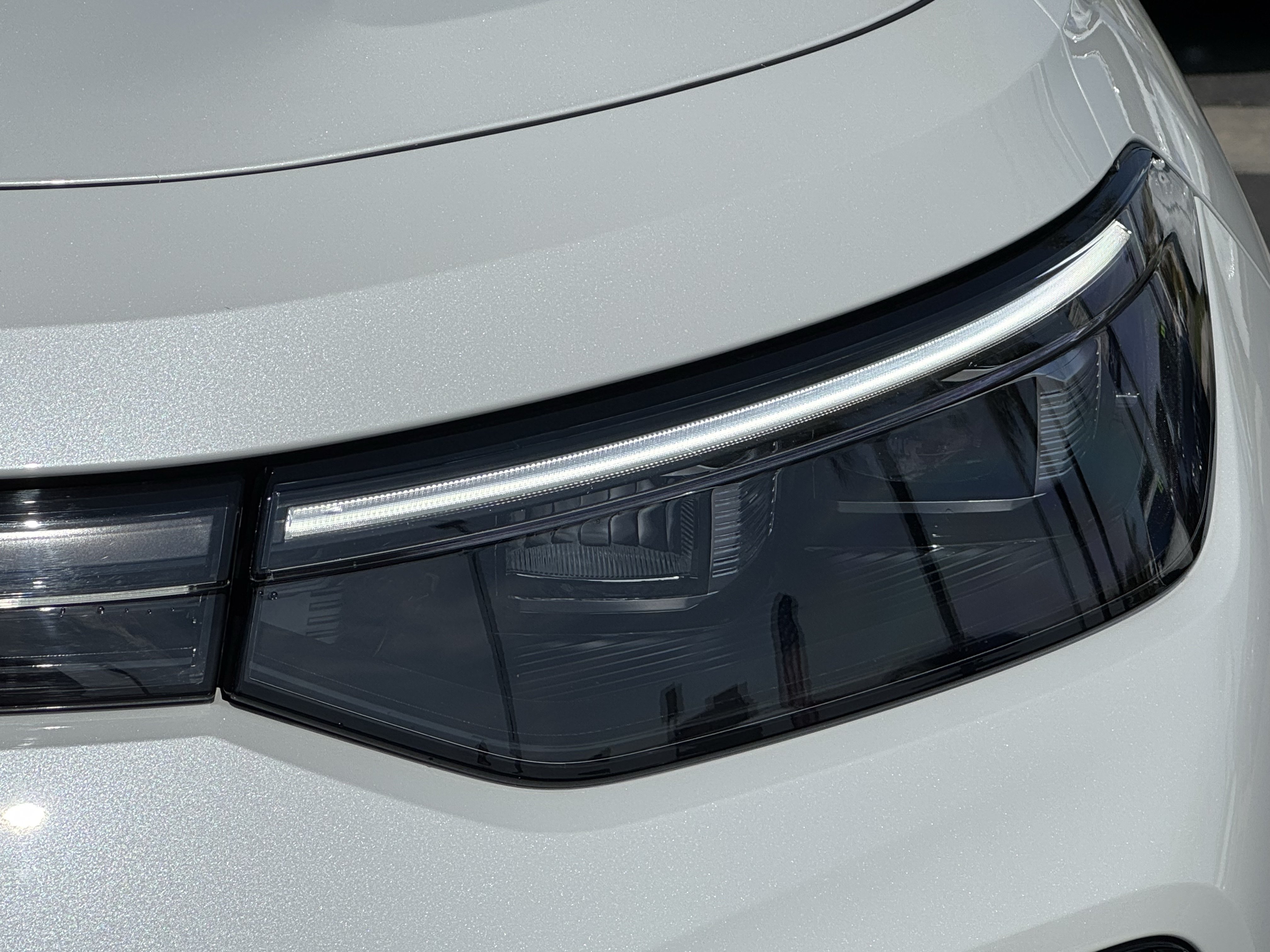 Used 2026 Volkswagen Tiguan SE R-Line FWD image 5