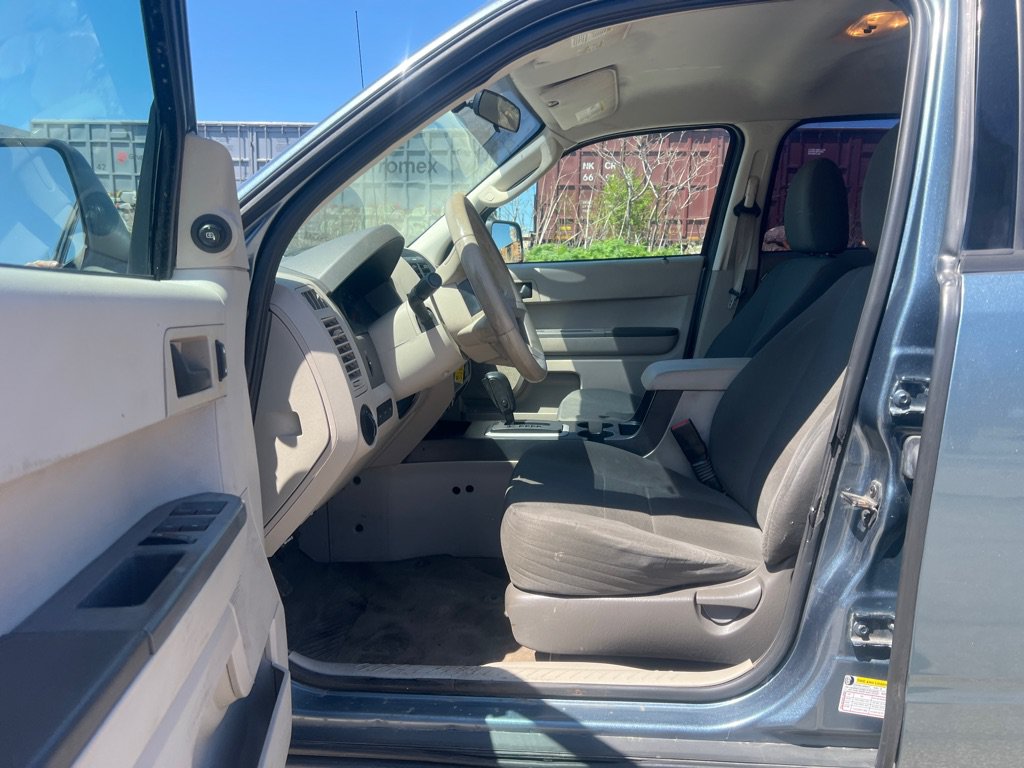 Used 2011 Ford Escape XLS w/ 101A Rapid Spec Order Code AWD/4WD image 10