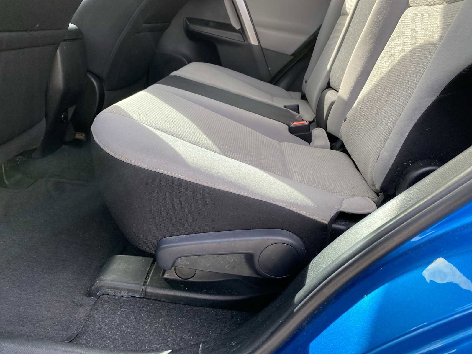 Used 2018 Toyota RAV4 XLE image 28