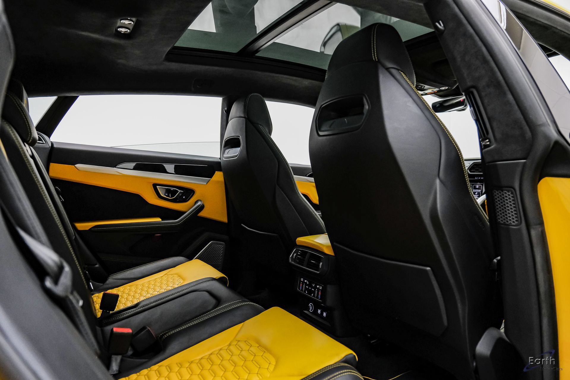 Used 2021 Lamborghini Urus AWD/4WD image 84
