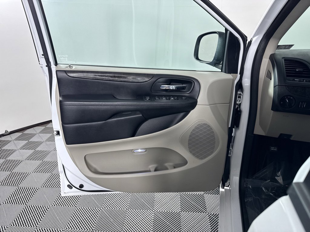 Used 2016 Dodge Grand Caravan SE w/ Quick Order Package 29E SE image 23