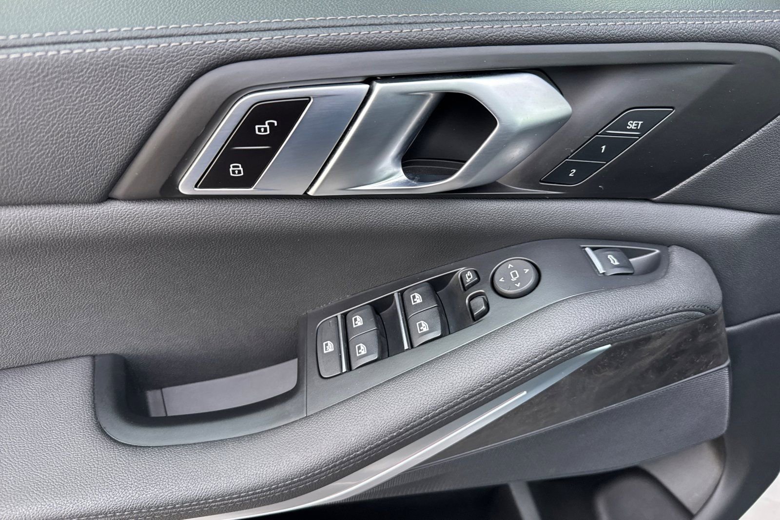 Used 2022 BMW X5 xDrive40i w/ Parking Assistance Package image 26