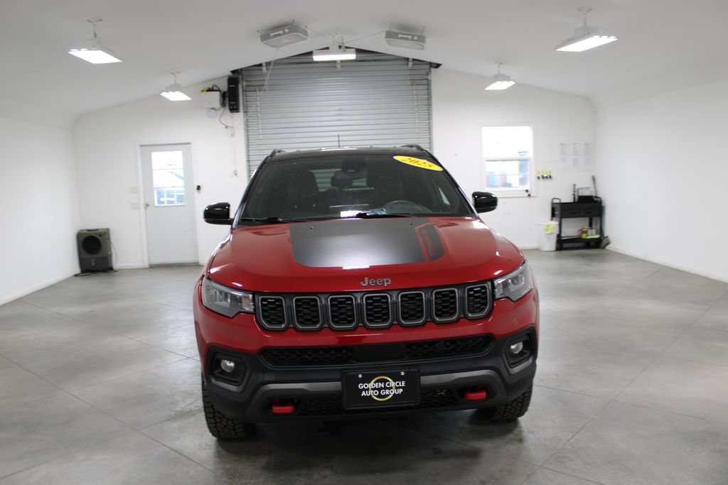 Used 2025 Jeep Compass Trailhawk AWD/4WD video 3