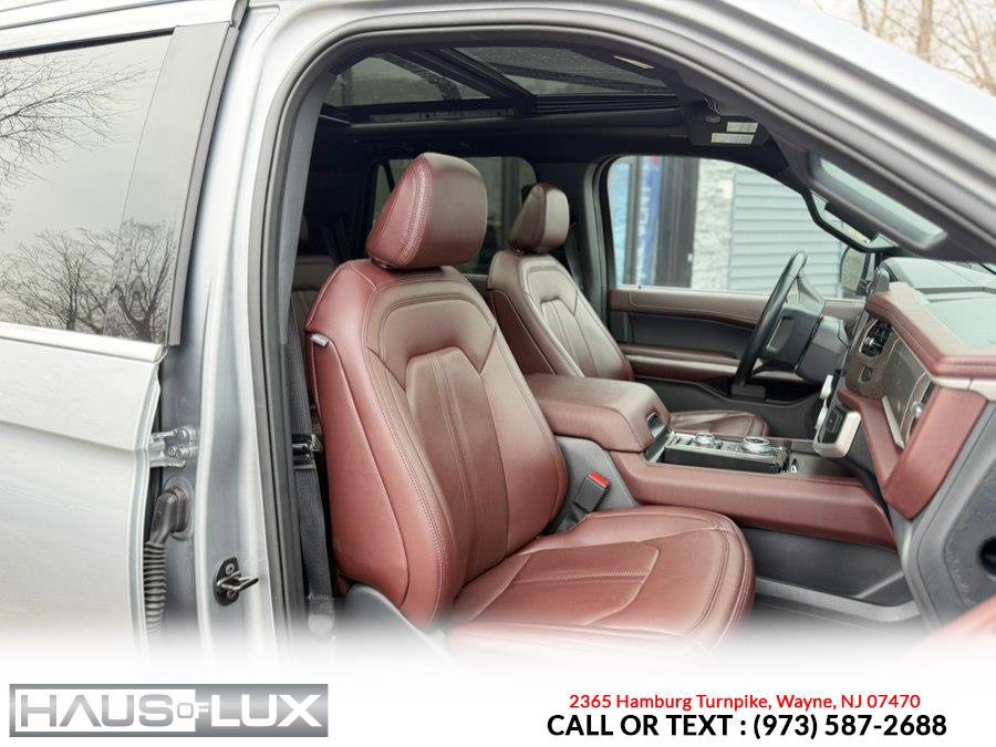 Used 2024 Ford Expedition Limited image 4