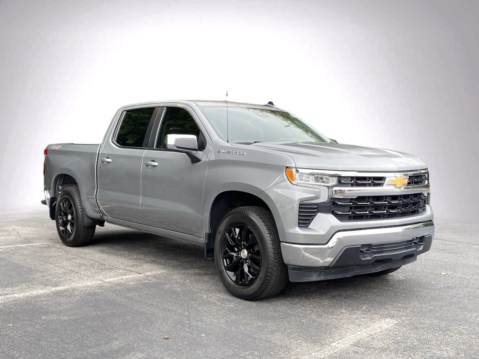 Used 2023 Chevrolet Silverado 1500 LT AWD/4WD image 2