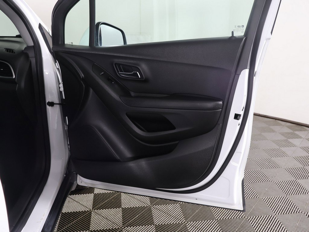 Used 2021 Chevrolet Trax LS image 21