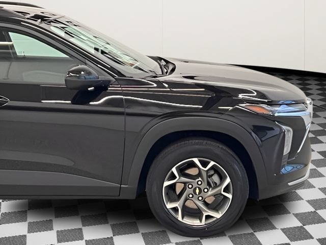 Certified 2025 Chevrolet Trax LT FWD image 9