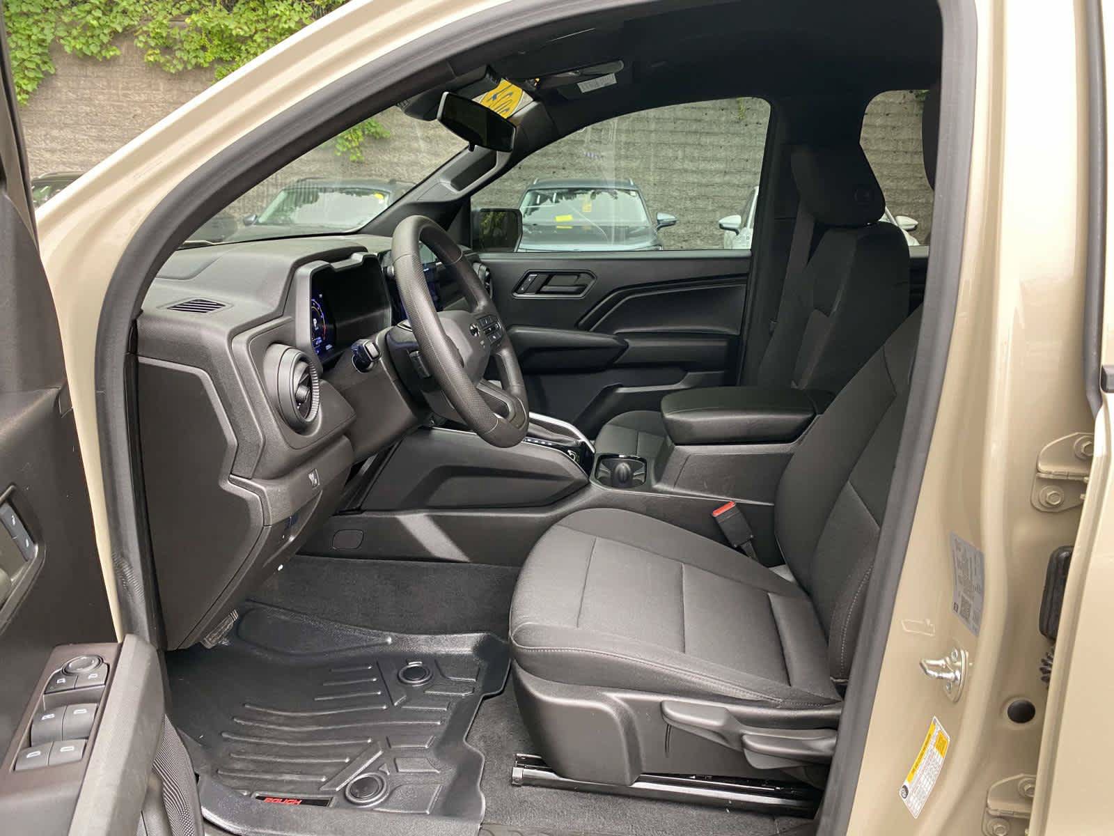 Used 2024 Chevrolet Colorado Trail Boss w/ Advanced Trailering Package AWD/4WD image 15