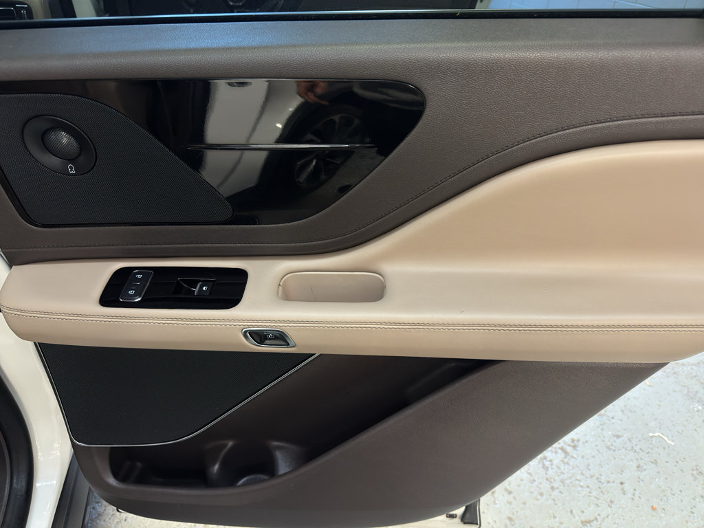 Used 2021 Lincoln Aviator Reserve w/ Equipment Group 201A AWD/4WD image 25