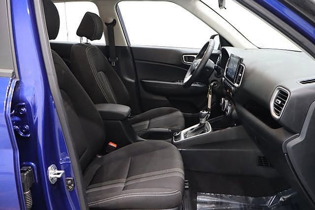 Used 2022 Hyundai Venue SEL FWD image 14