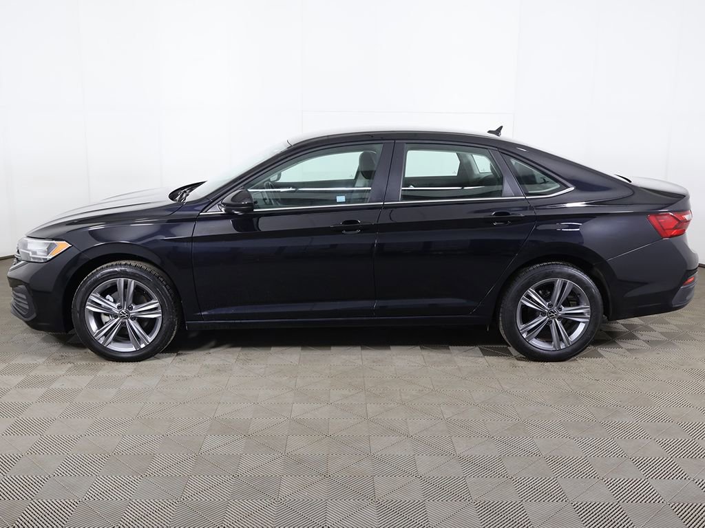 Used 2024 Volkswagen Jetta SE image 17
