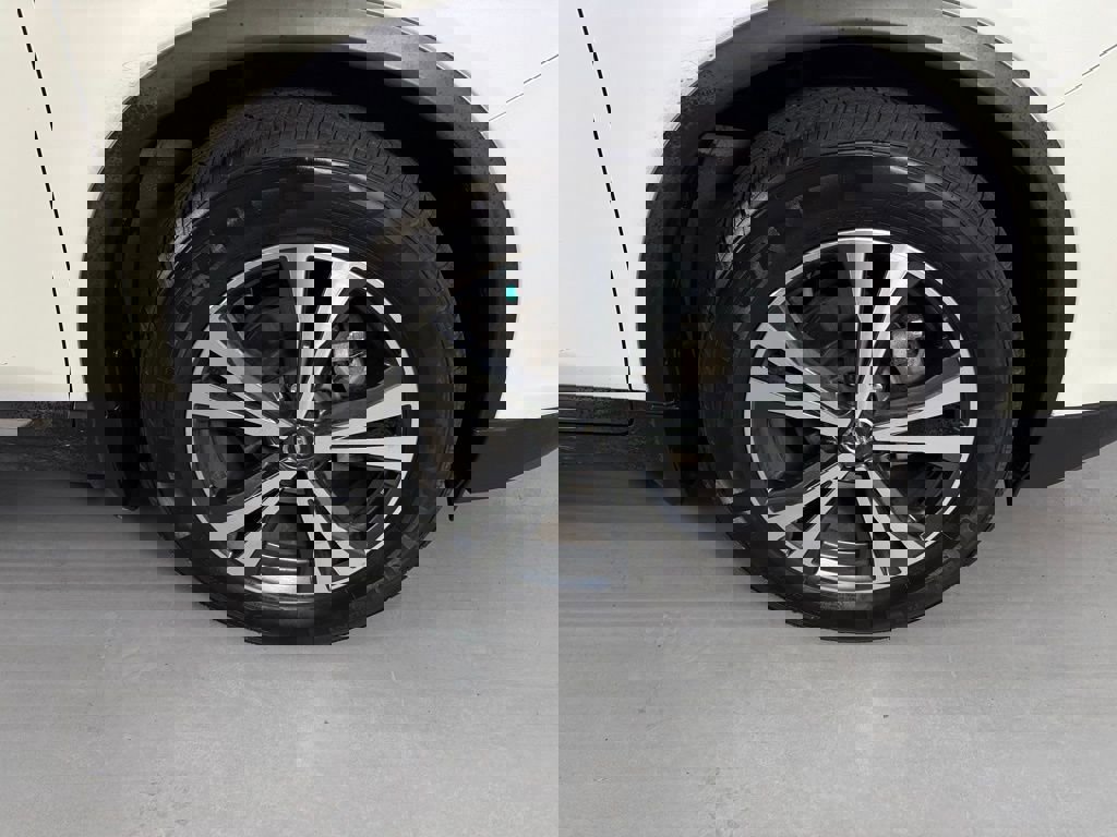 Used 2017 Nissan Rogue SL w/ SL Premium Package image 10