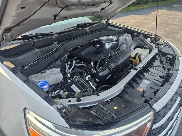 Used 2020 Ford Explorer XLT w/ Equipment Group 202A AWD/4WD image 32