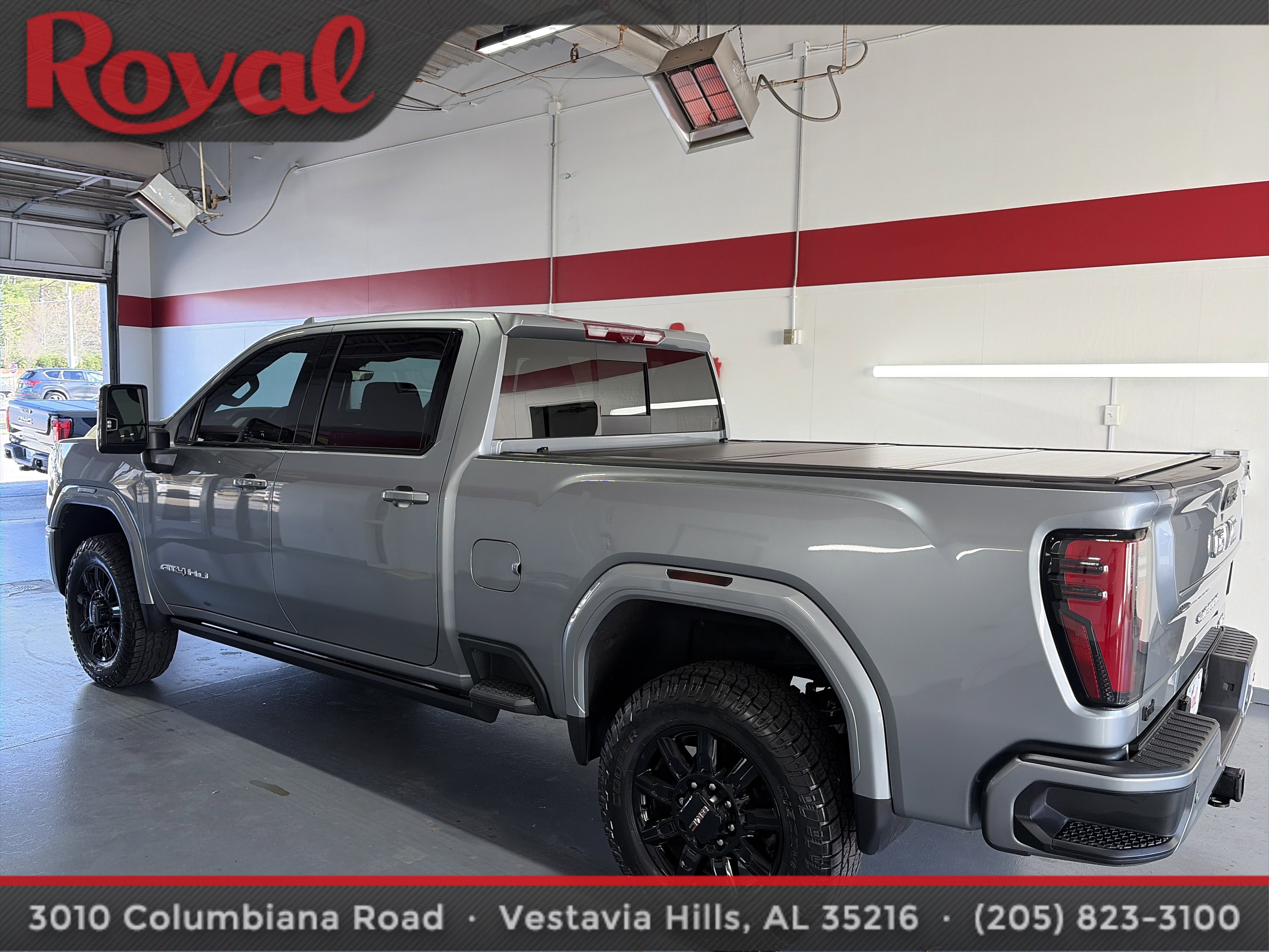 Used 2024 GMC Sierra 3500 AT4 w/ AT4 Premium Plus Package image 2