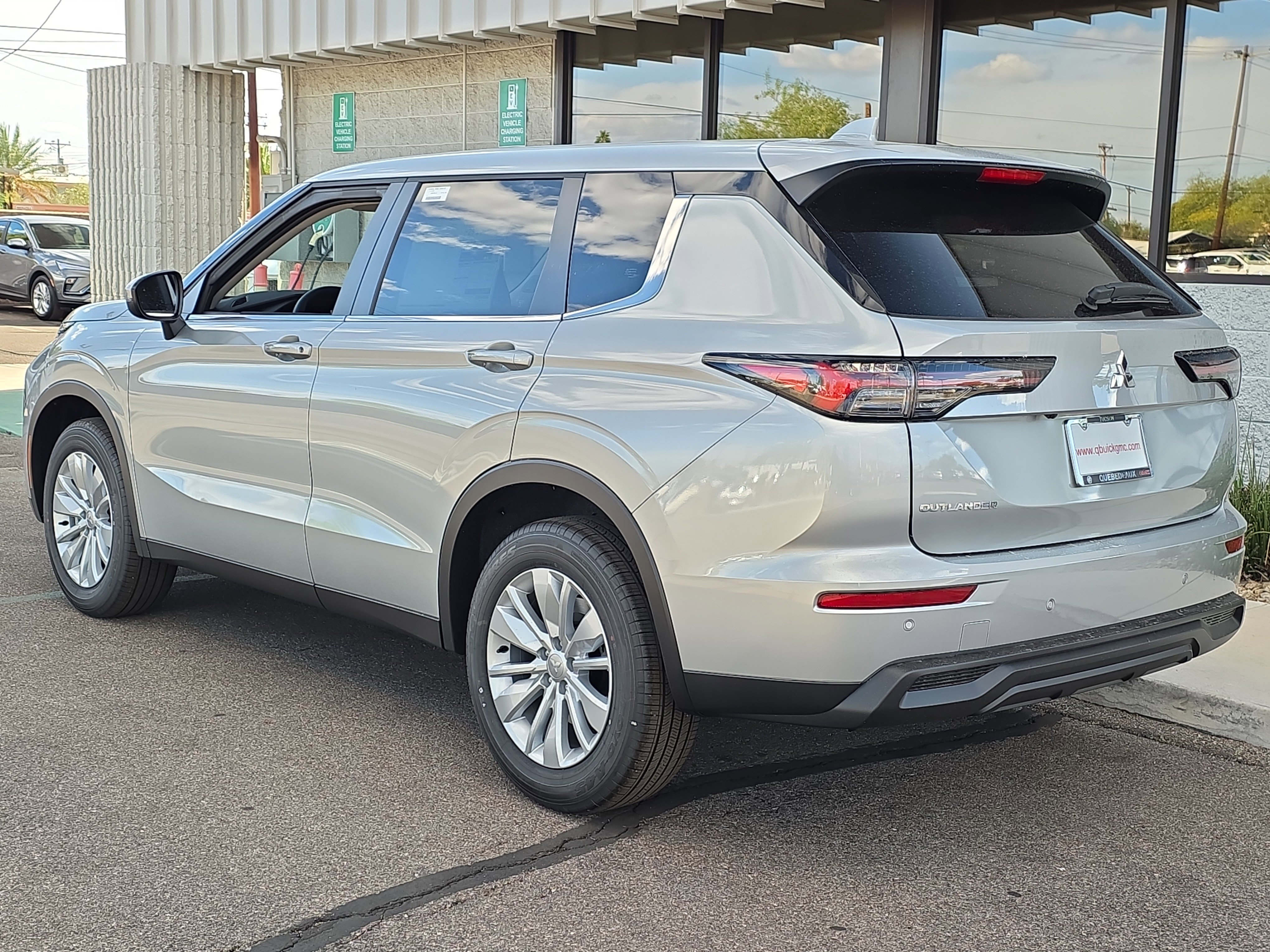 New 2026 Mitsubishi Outlander ES FWD image 5