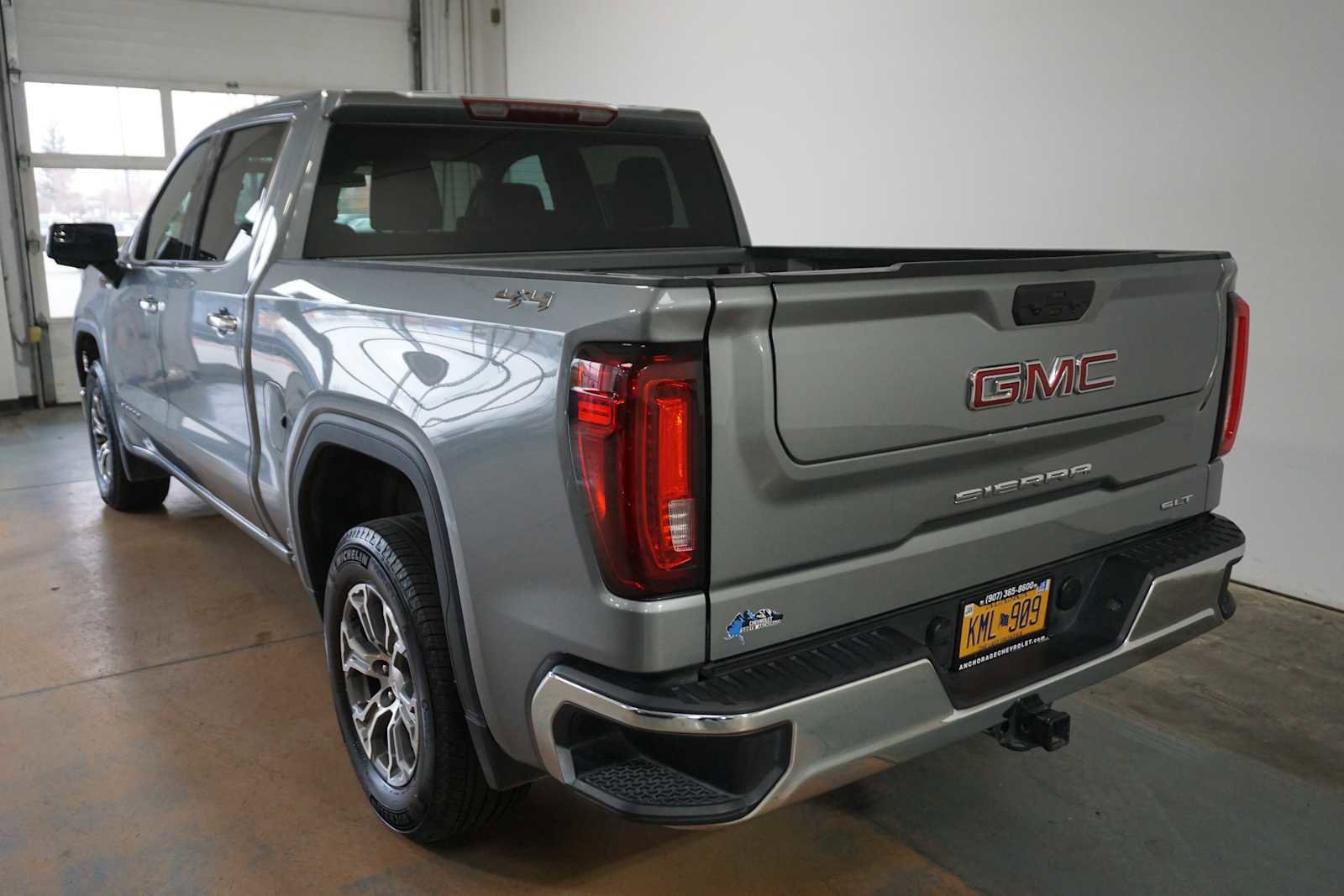 Certified 2025 GMC Sierra 1500 SLT image 3