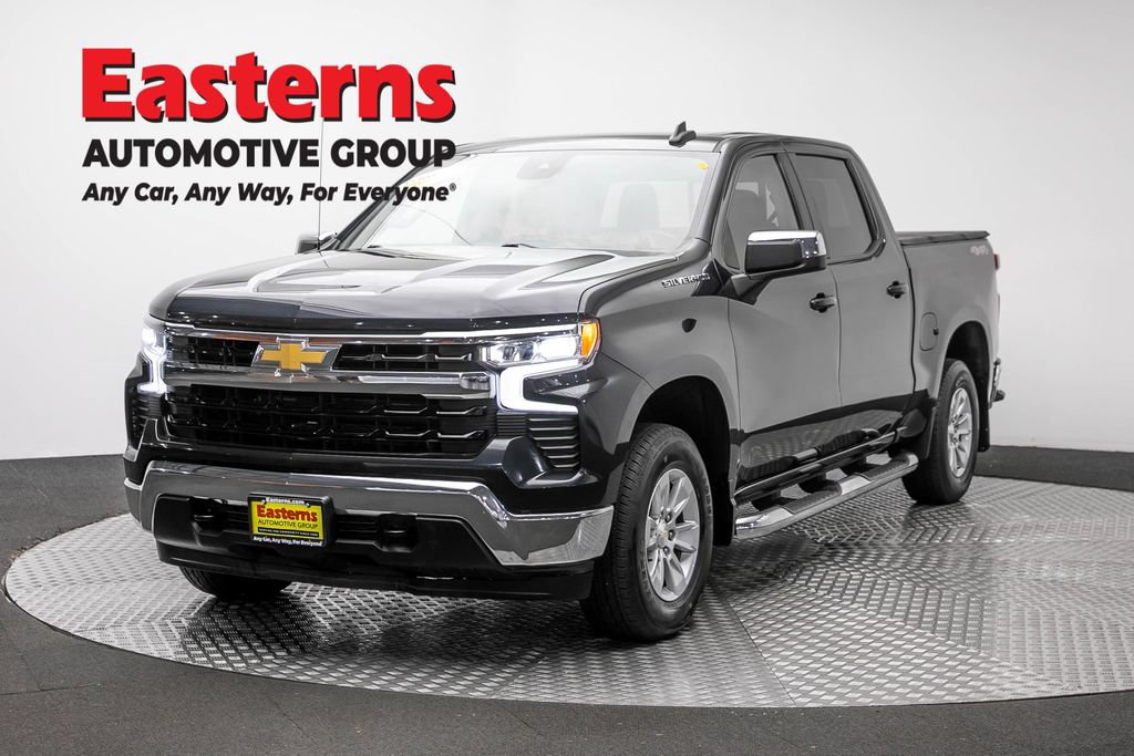 Used 2022 Chevrolet Silverado 1500 LT w/ Convenience Package II AWD/4WD image 1