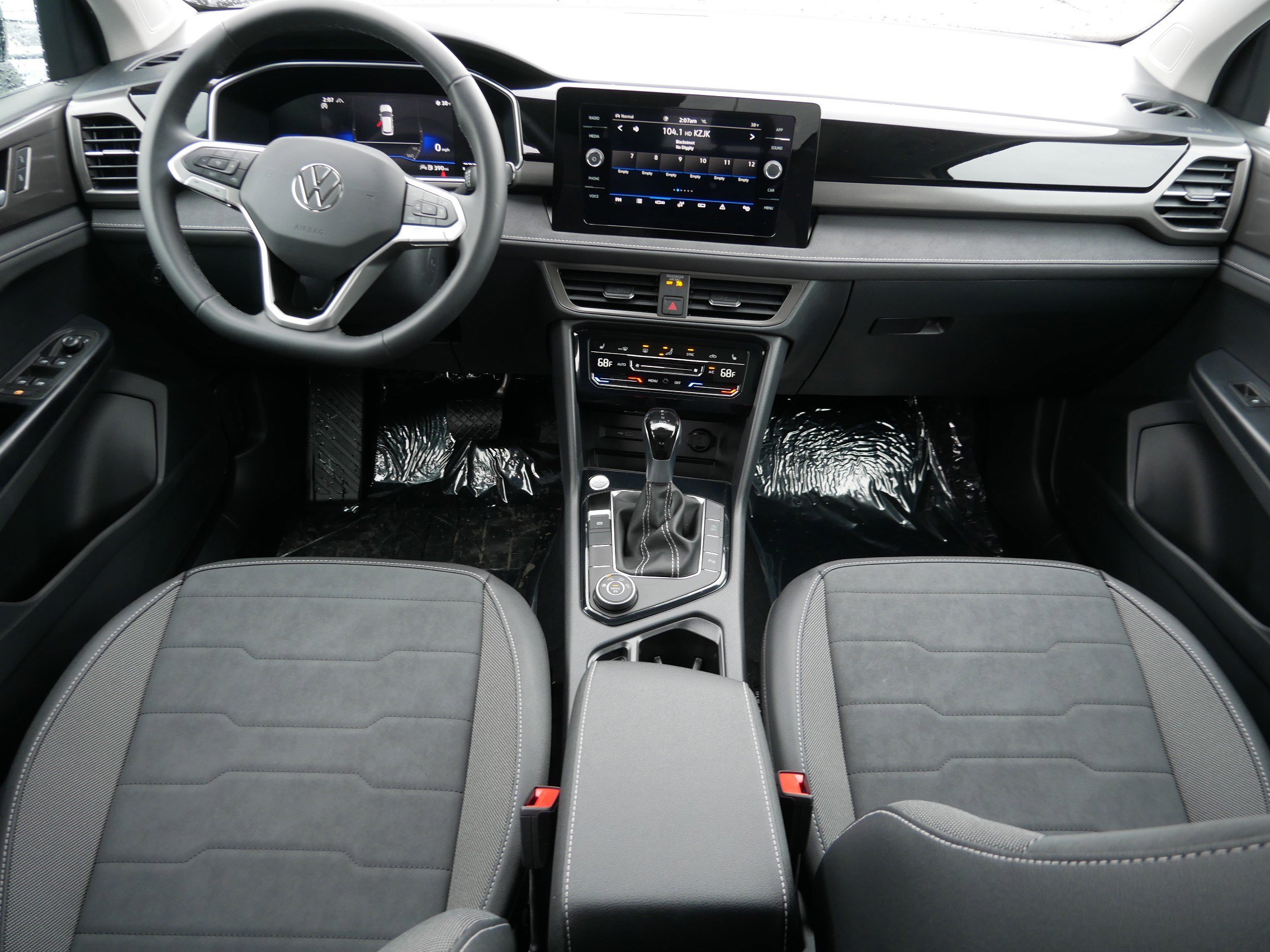 New 2026 Volkswagen Taos SE image 7