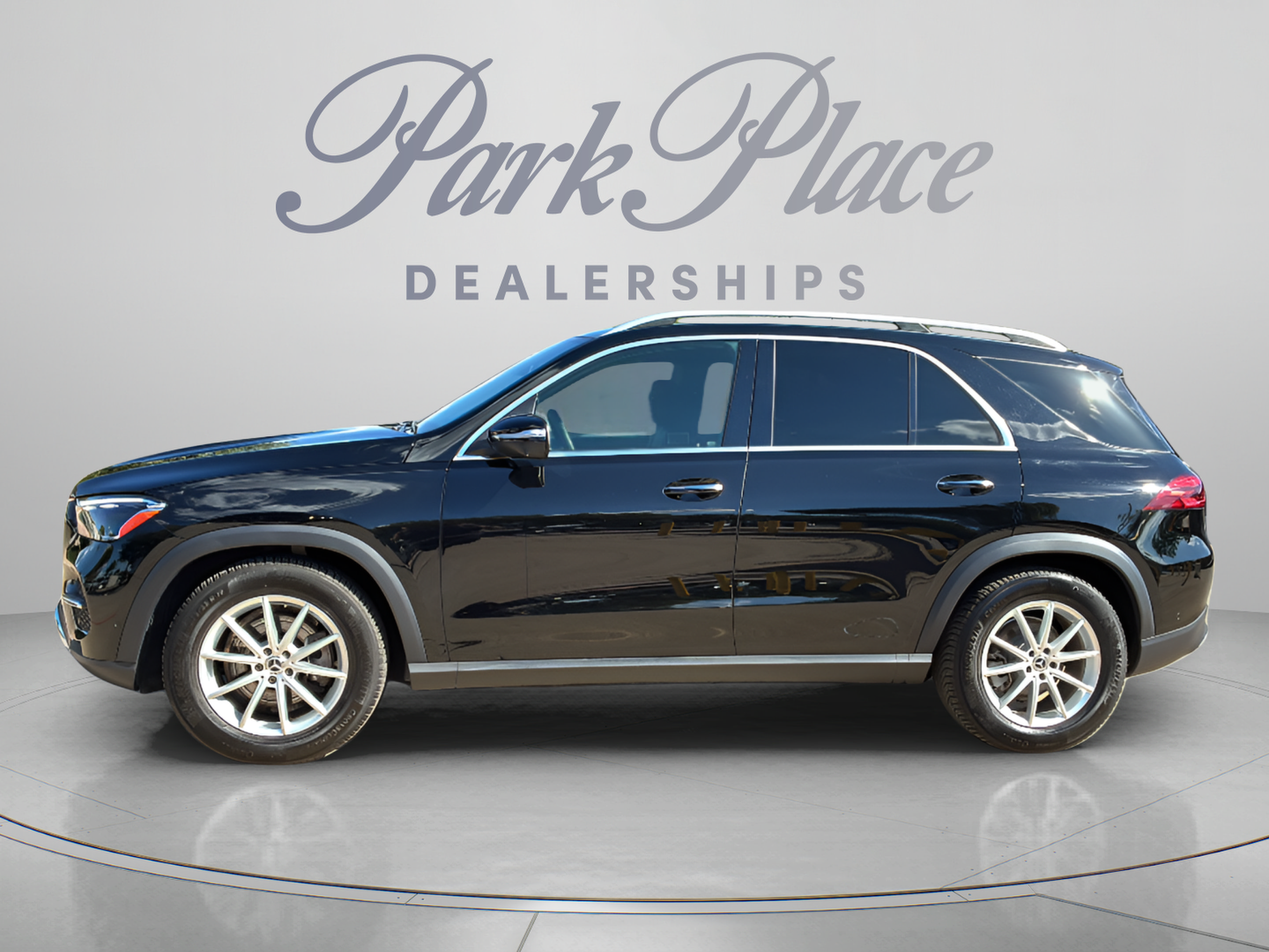 Used 2025 Mercedes-Benz GLE 350 4MATIC image 2