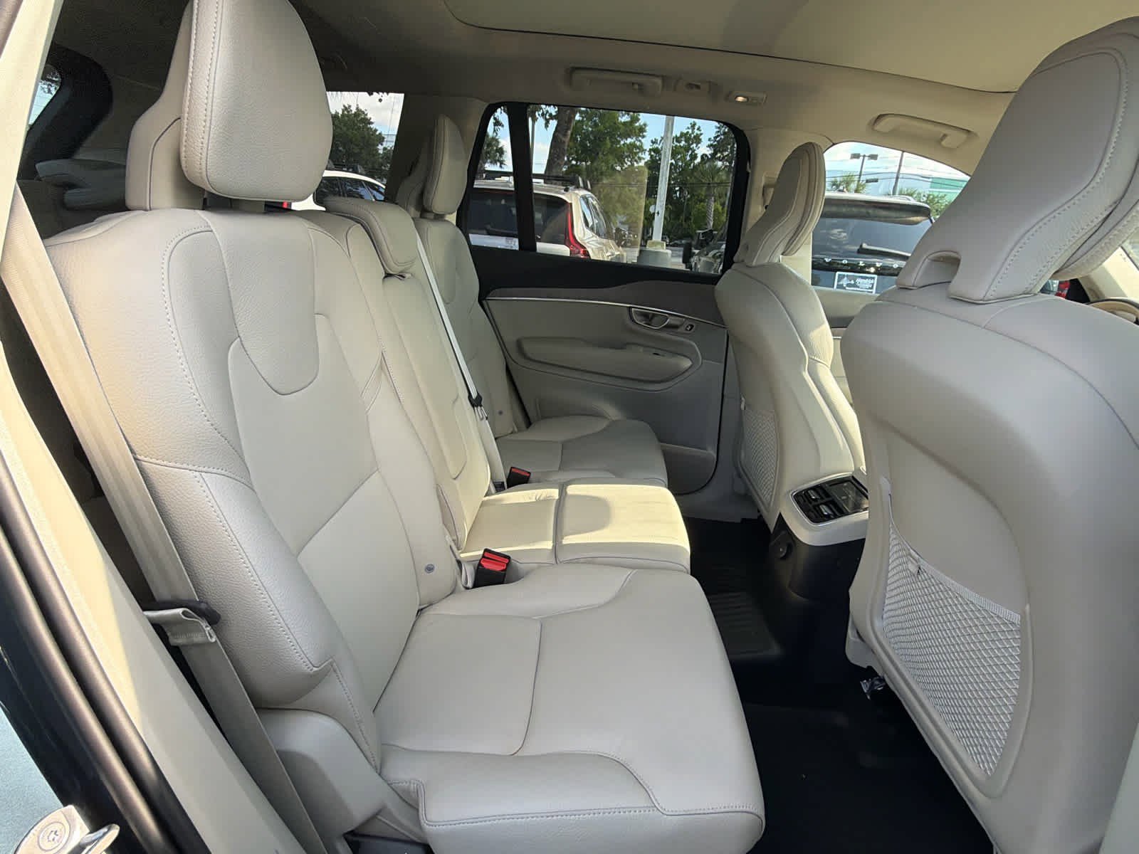 Used 2024 Volvo XC90 T8 Plus w/ Protection Package Premier AWD/4WD image 17