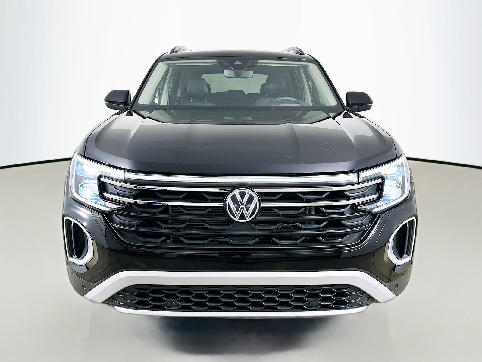 Certified 2024 Volkswagen Atlas Peak Edition SEL AWD/4WD image 2