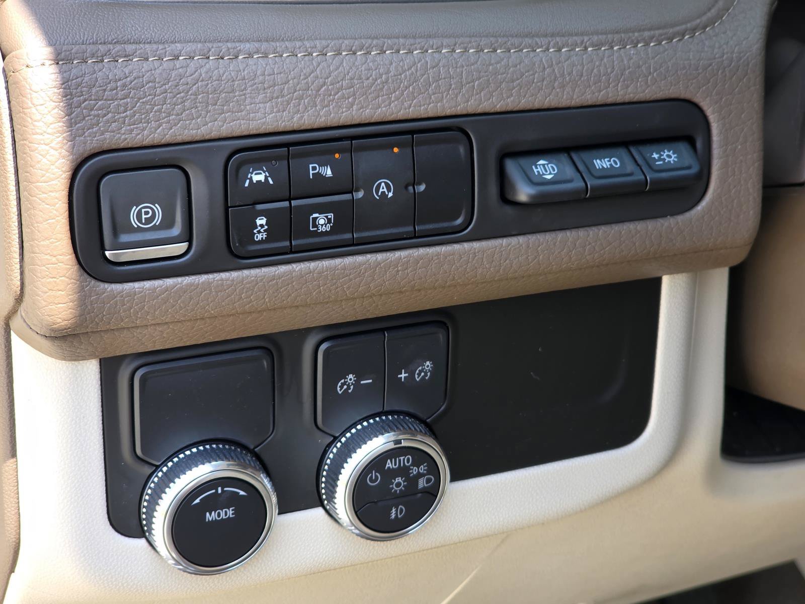 Used 2023 GMC Yukon XL Denali RWD image 25