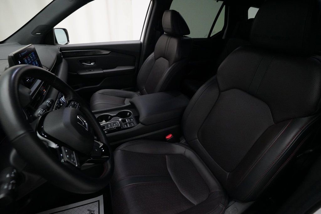 Certified 2025 Honda Pilot Black Edition image 7
