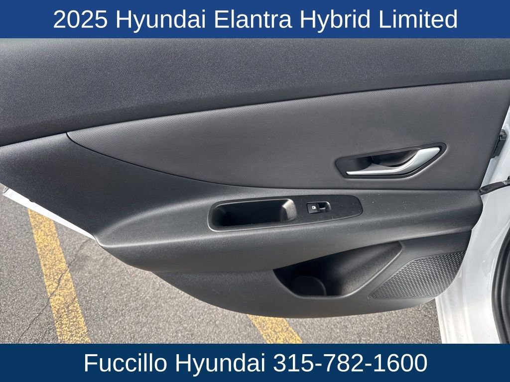 Used 2025 Hyundai Elantra Limited image 25