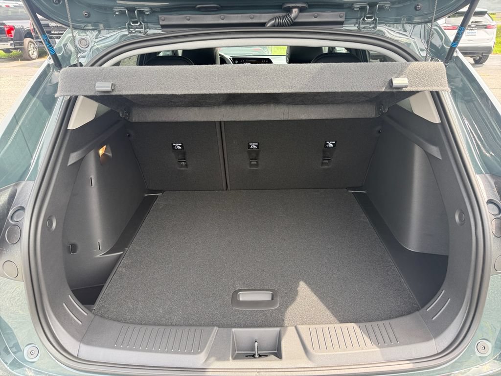 New 2026 Chevrolet Trax LT w/ Sunroof Package FWD image 25