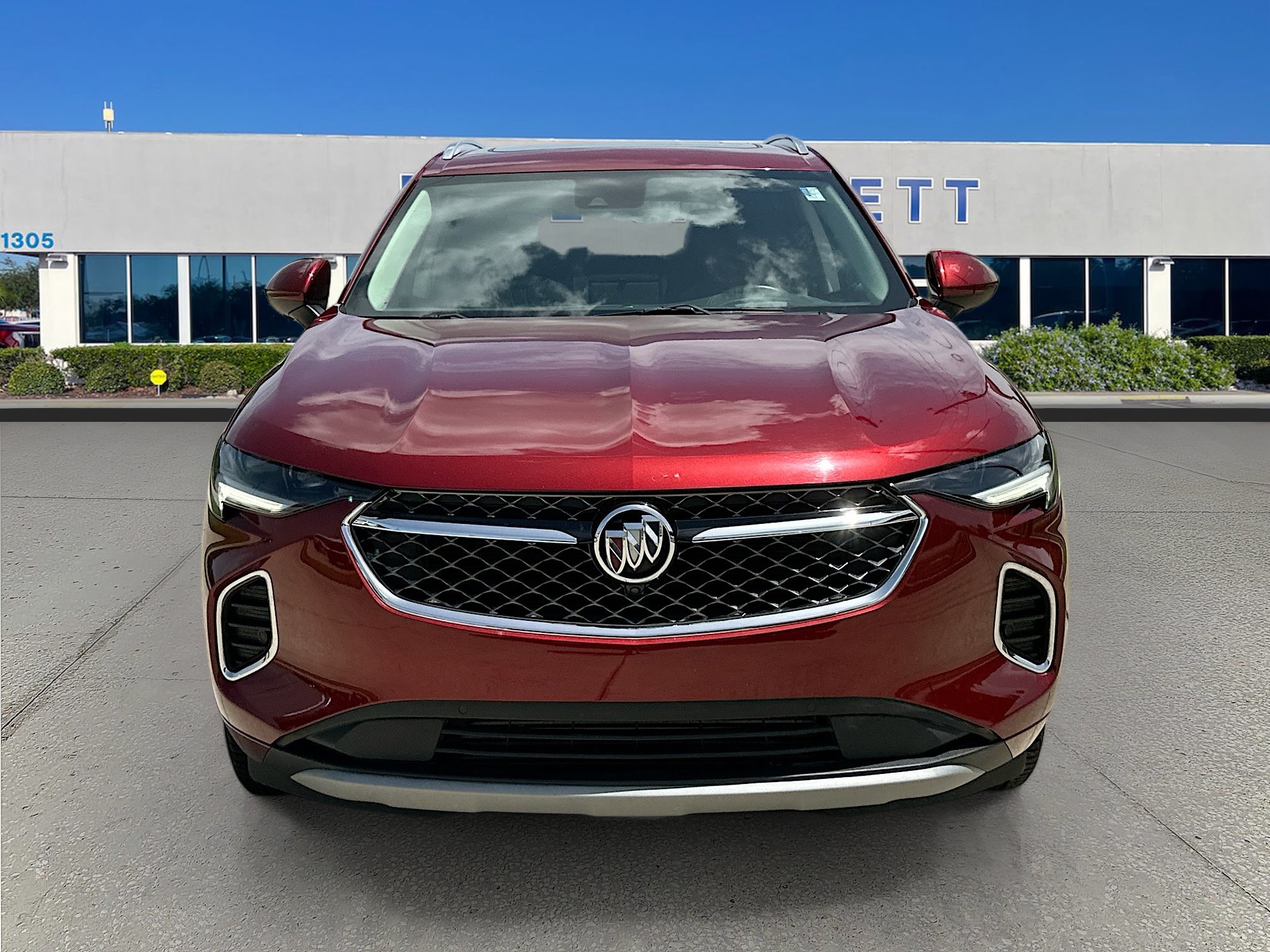 Used 2023 Buick Envision Avenir FWD image 2