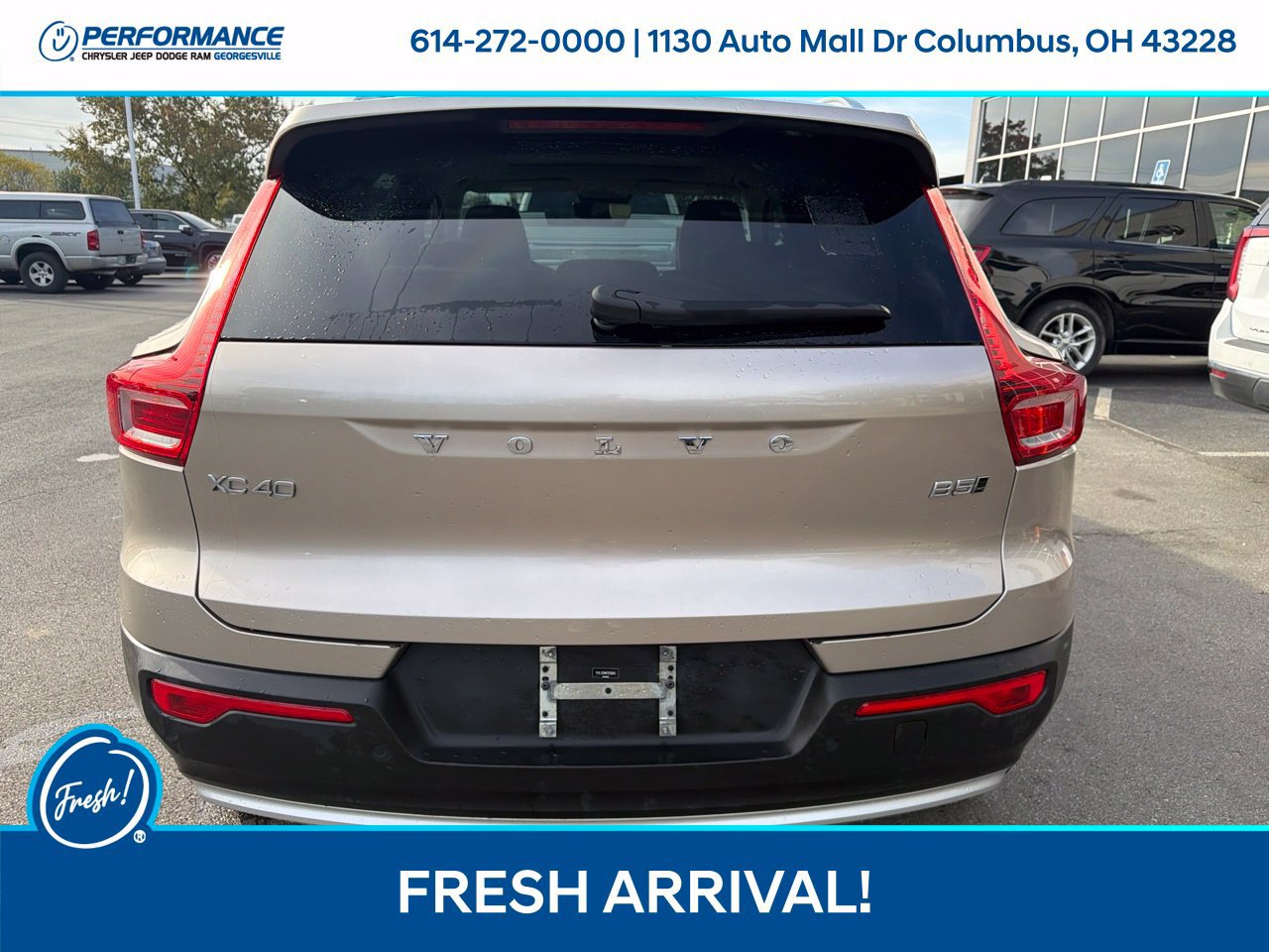 Used 2023 Volvo XC40 B5 Plus AWD/4WD image 9