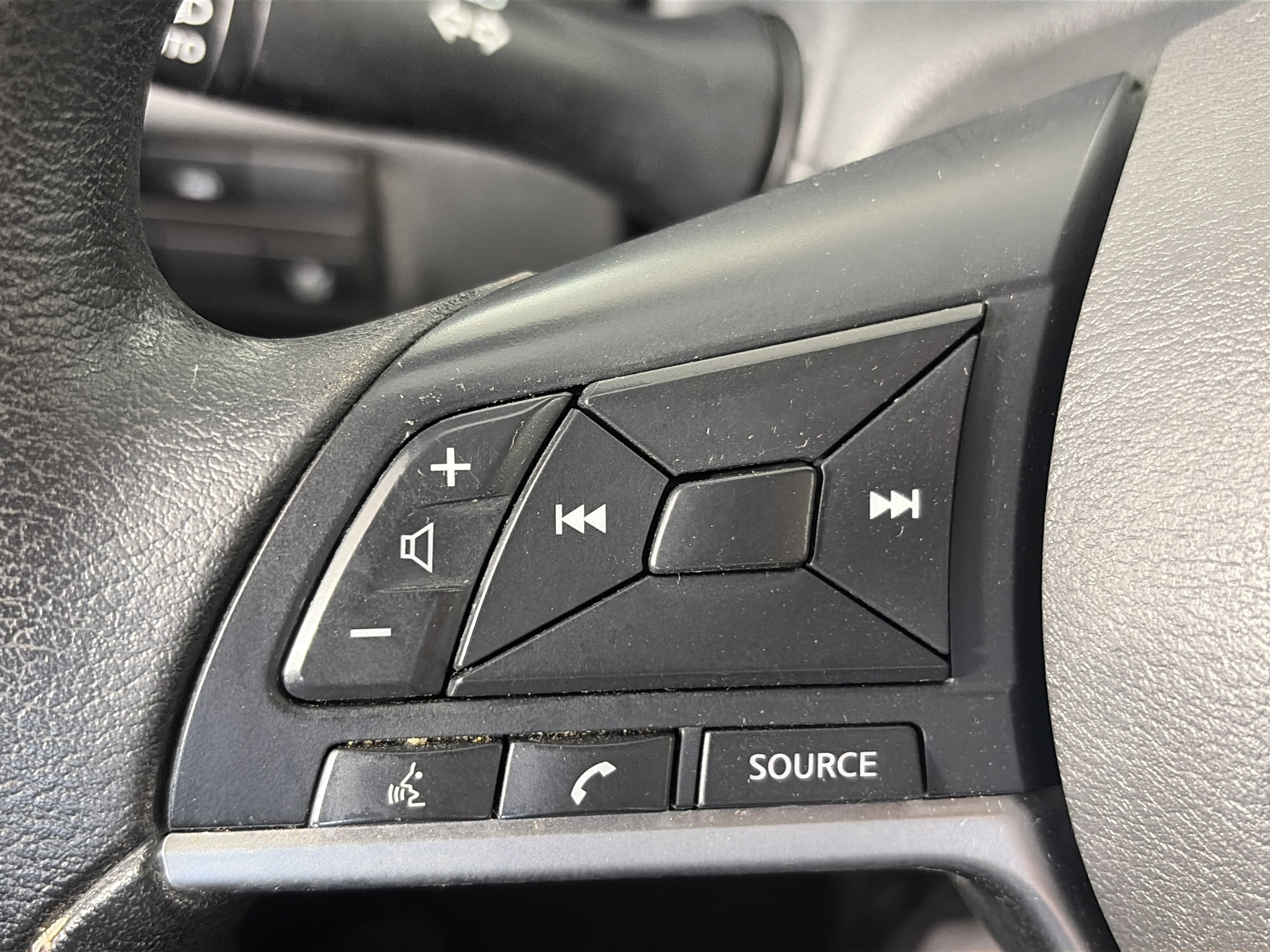 Used 2020 Nissan Versa S FWD image 31