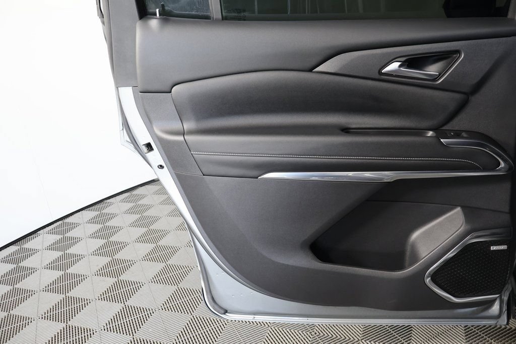 Used 2024 Chevrolet Traverse LT w/ Enhanced Driving Package FWD image 12