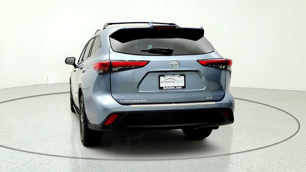 Used 2023 Toyota Highlander XLE AWD/4WD image 6