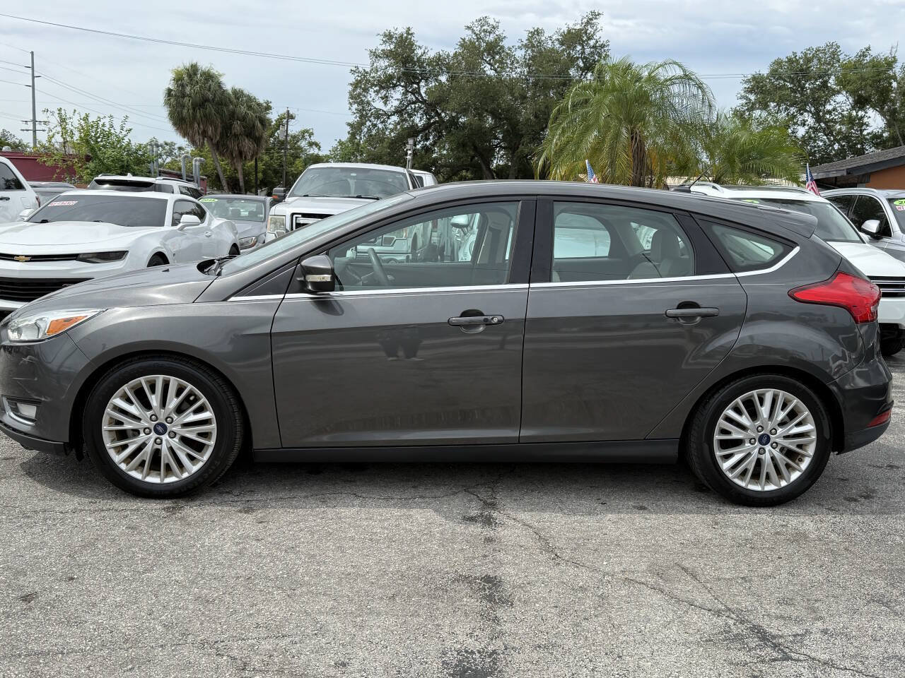 Used 2015 Ford Focus Titanium FWD image 4