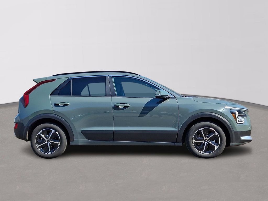 Certified 2025 Kia Niro EX image 7