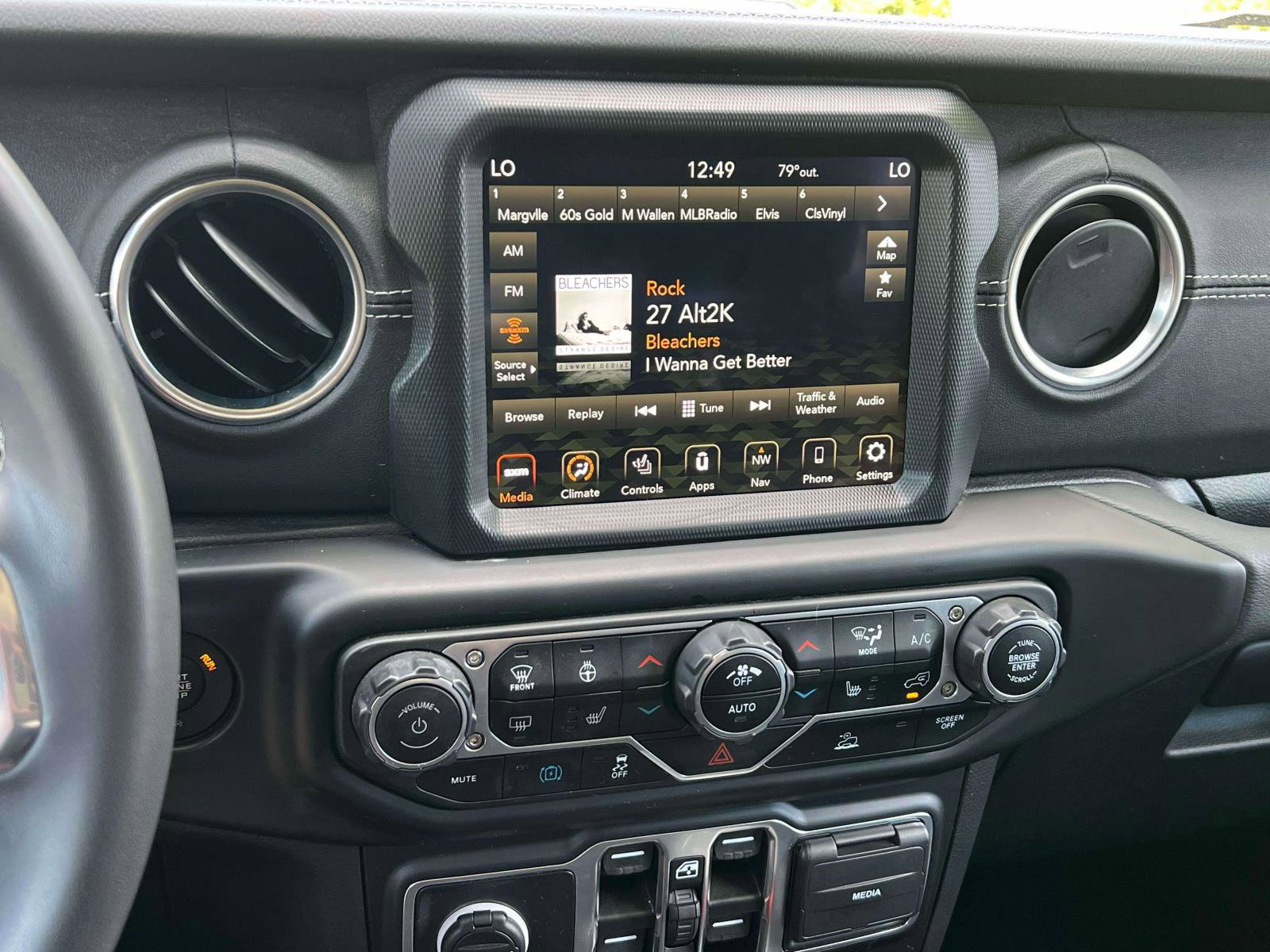 Used 2023 Jeep Wrangler Unlimited Sahara w/ Cold Weather Group AWD/4WD image 16