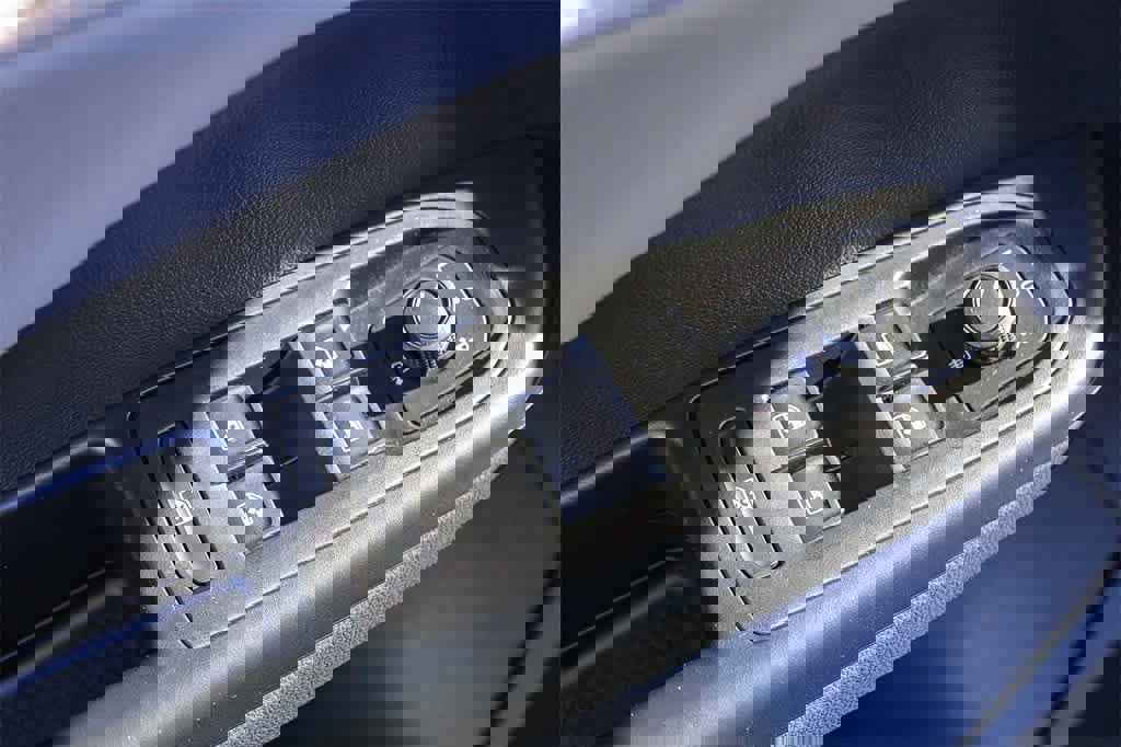 Used 2024 Volkswagen Taos SE image 28