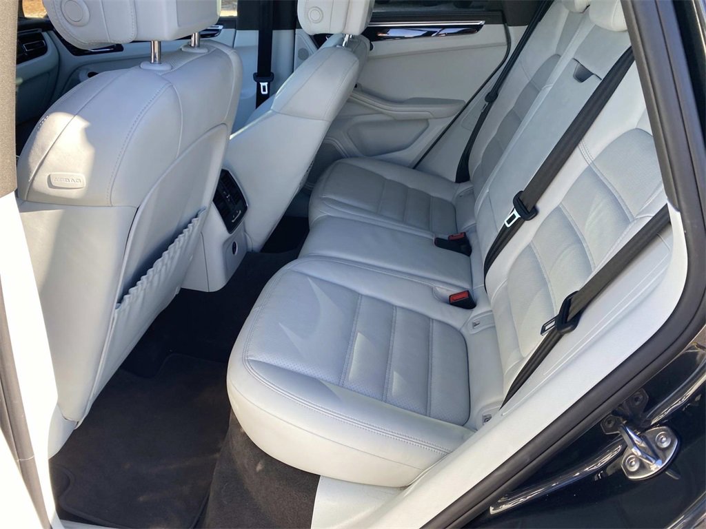 Used 2020 Porsche Macan S image 25