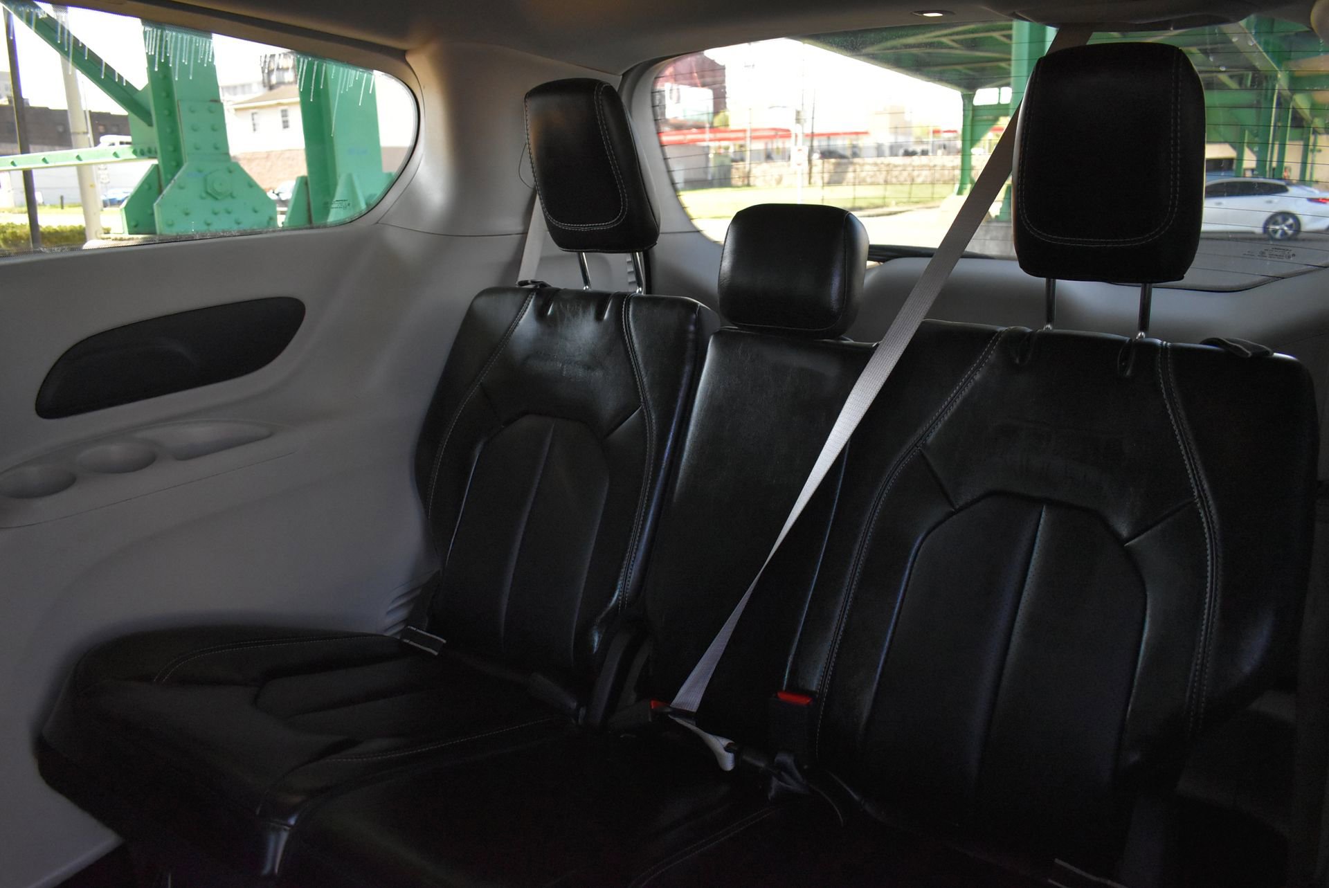 Used 2024 Chrysler Pacifica Touring-L FWD image 17
