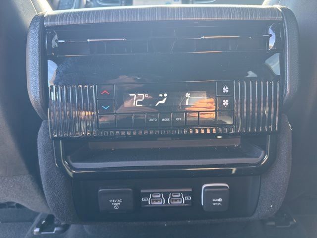 Used 2024 Jeep Wagoneer Series II w/ Flexible Seating Group image 14