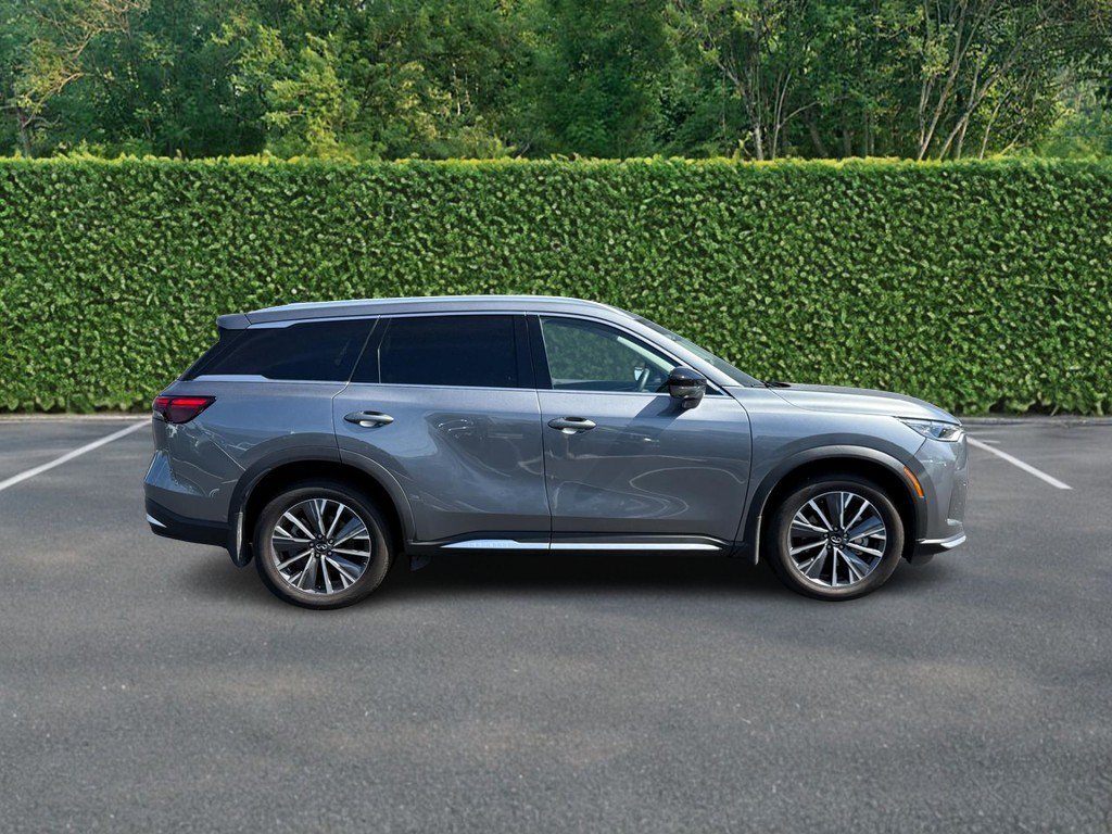 Used 2026 INFINITI QX60 Luxe w/ Family Package AWD/4WD image 2