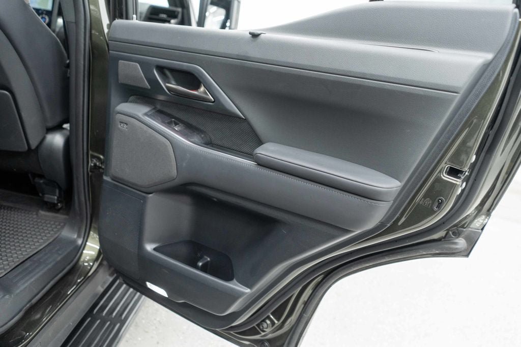 Used 2024 Lexus GX 550 AWD/4WD image 32