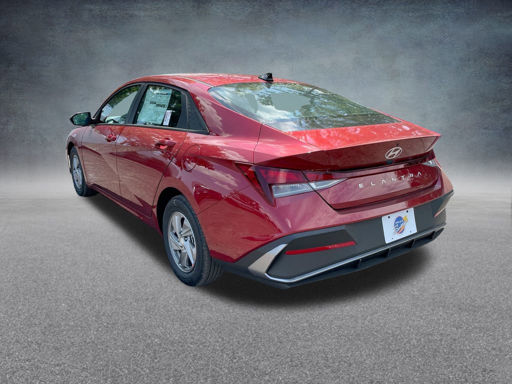 Used 2025 Hyundai Elantra SE image 29