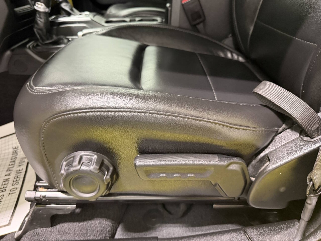 Used 2023 Jeep Wrangler Unlimited Sahara AWD/4WD image 33