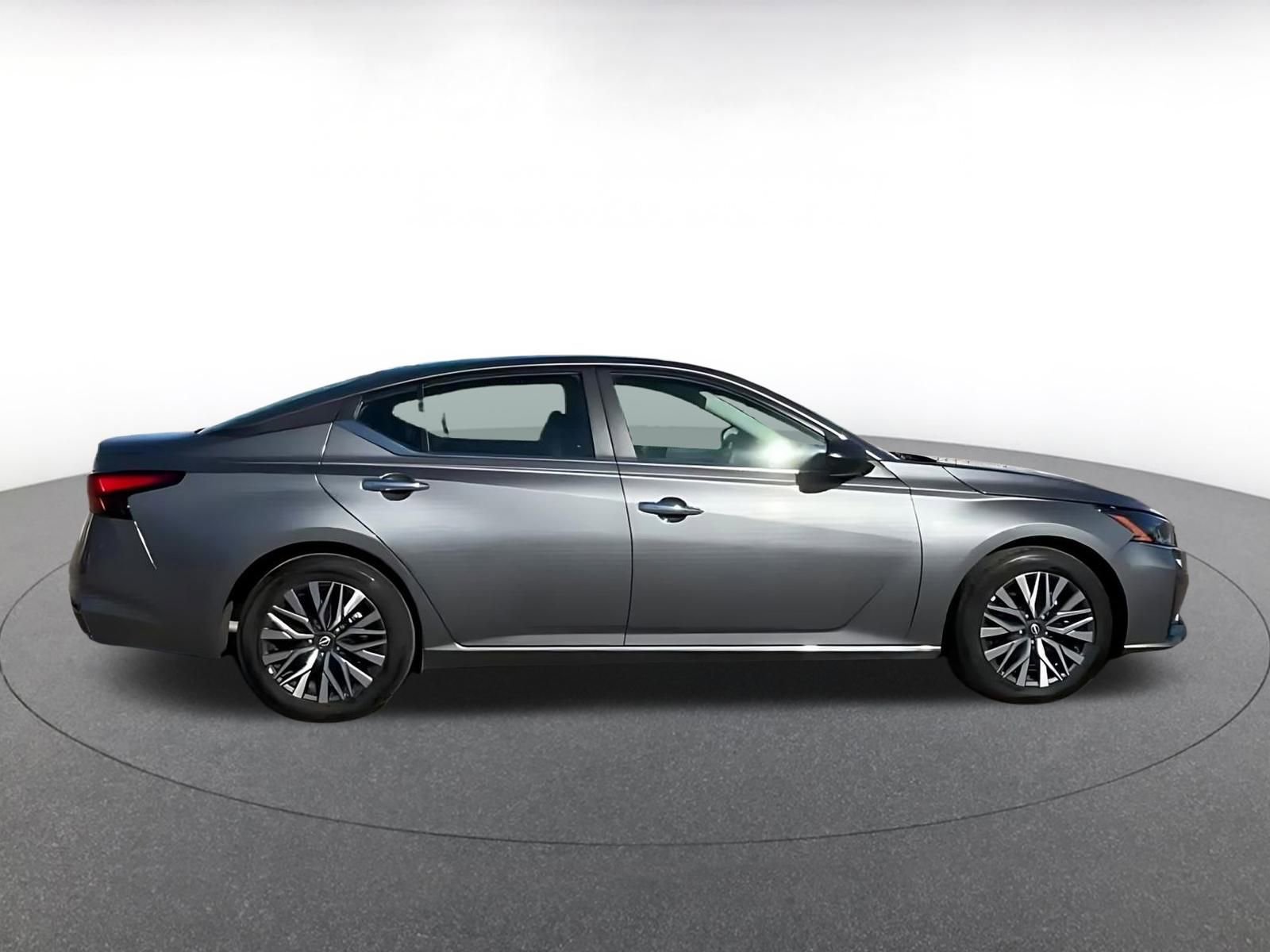 Used 2025 Nissan Altima 2.5 SV image 15