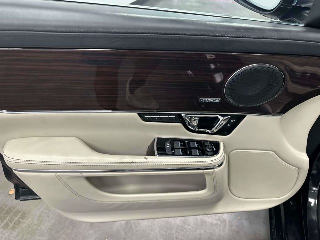 Used 2015 Jaguar XJ L Portfolio AWD/4WD image 34