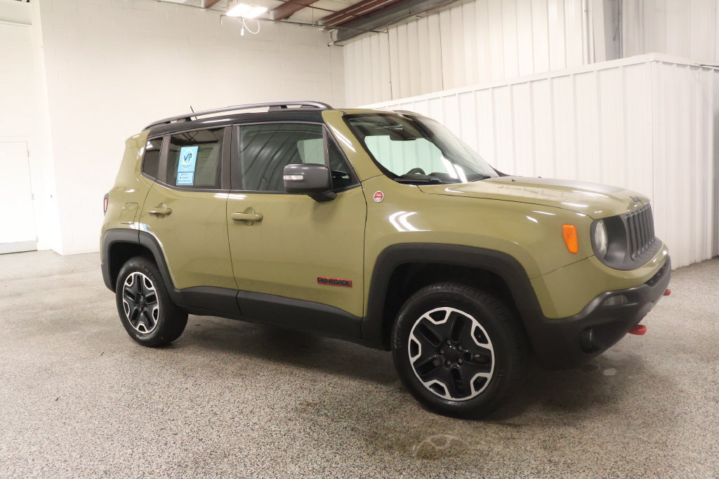 Used 2015 Jeep Renegade Trailhawk AWD/4WD image 2