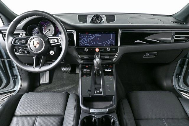 Certified 2026 Porsche Macan AWD/4WD image 17